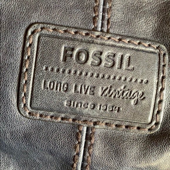 Large, soft leather Fossil handbag; deep navy - Picture 4 of 5